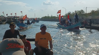 Aksi Puluhan Perahu Nelayan di PIK 2, Desak Prabowo Tak Lanjutkan Kebijakan Jokowi Soal Ini!