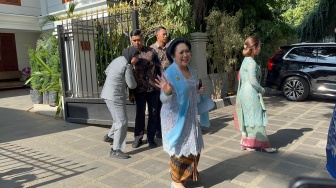 Mantan Istri Senang Betul Prabowo jadi Presiden, Titiek Soeharto Pamer Lenggak-lenggok di Kertanegara