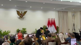 Detik-detik Gibran Tiba di Istana Wapres, Disambut Ma'ruf Amin