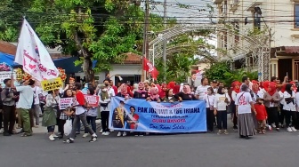 UPDATE TERKINI! Ribuan Warga Mulai Padati Jalan Sekitar Kediaman Jokowi di Solo