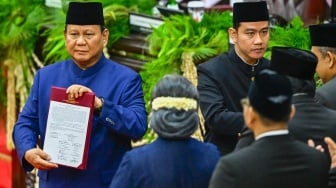 Tak Hadiri Pelantikan dan Hanya Ucapkan Selamat untuk Prabowo, Ganjar 'Lupakan' Gibran?