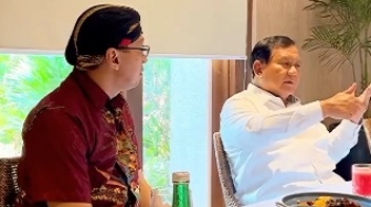 Nama Asli Abu Janda yang Klaim Bertemu Prabowo Masuk Lewat Pintu Belakang