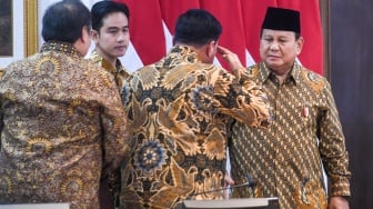 Birokrasi Ribet jadi Obrolan Rakyat, Prabowo Minta Menteri Jujur Mengakui