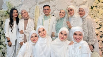 Dhini Aminarti Pamer Potret Geng Hijrah Bareng Pasangan, Irish Bella dan Haldy Sabri Curi Perhatian