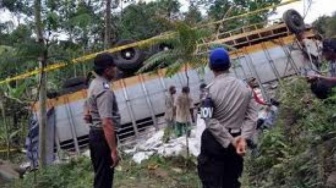 Truk Masuk Jurang di Jalan Solok-Padang, Penumpang Tewas dan Sopir Luka-luka