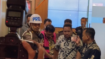 Gratifikasi Fantastis Eks Pejabat MA Terungkap! Zarof Ricar Didakwa Terima Rp915 Miliar dan 51 Kg Emas