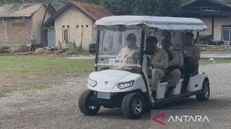 Blusukan Naik Golf Car, Prabowo Tinjau Dapur Bergizi untuk 3000 Warga Magelang di Sela-sela Retreat Kabinet