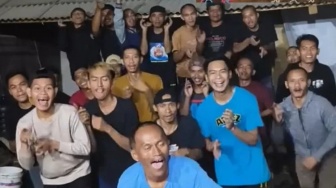 Siapa Pencetus Joget Sadbor? Tren Live TikTok Satu Kampung Biar Disawer