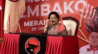 Pecah Tangis Megawati di Kongres PDIP: Peluk Hasto yang Dibebaskan Prabowo, Langsung 'Tampar' KPK