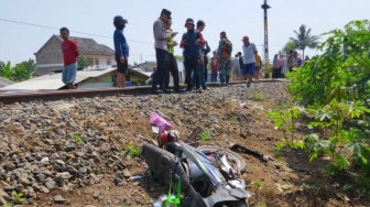 Tragis! Pedagang Es Keliling Tertabrak Kereta di Cianjur, Luka Parah di Kepala