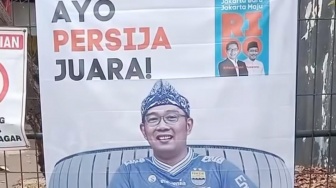 Sikapi Bodo Amat soal Spanduk RK Pakai Jersey Persib, Pramono: Itu Bukan Pendukung Saya