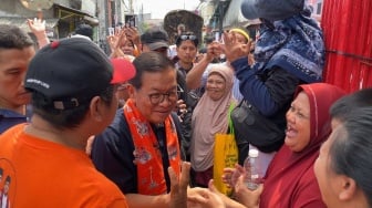 Pramono Anung Blusukan ke Utan Kayu, Emak-emak: Menang Satu Putaran Pak!