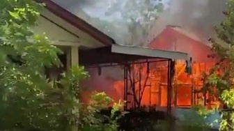 Judi Online Berujung Maut: Istri di NTT Bakar Suami dan 3 Rumah Hangus Terbakar