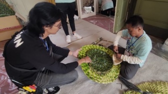 Bunga Nusantara Mekar di Belgia! Mahasiswa ISI Solo Bawa Harum Batik di Floralien 2024