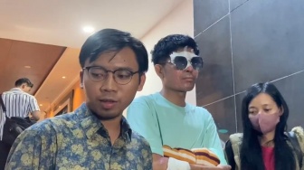 Dituding Beli Handphone Mewah dari Hasil Donasi? Agus Salim Hanya Tertawa