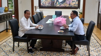 Ridwan Kamil Mendadak Bertemu Jokowi di Solo, Bahas Perkembangan Pilkada DKI Jakarta?