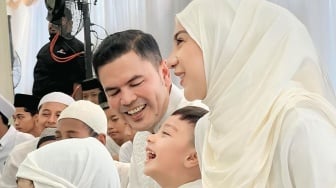 Momen Suami Baru Irish Bella Gendong Anak Ammar Zoni Bikin Haru: Keluarga Cemara