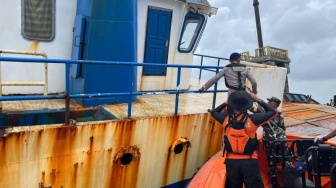 Menganggu Rute Pelayaran Bakauheni-Merak, Tim Gabungan Evakuasi Pemancar Sinyal Bahaya Kapal Karam