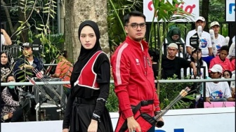 Padahal Lagi Puasa, Inara Rusli Malah Pegang-pegang Tangan Ricky Harun