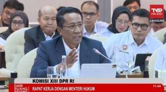 Rapat Perdana di DPR, Menteri Hukum Beberkan Tugas dari Prabowo; Tinjau Semua UU