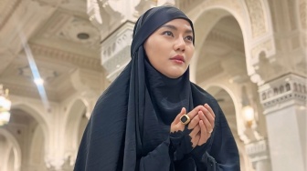 Lebih Dekat dengan Sosok Arie Rieyanthie, Selebgram Diselingkuhi Suami Ketika Umroh