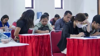 Suasana jalannya Workshop Kolaborasi Suara.com dan Universitas Atma Jaya Yogyakarta  di Auditorium Kampus 4 Gedung Bunda Teresa FISIP UAJY, pada Jumat (1/11/2024) dan Sabtu (2/11/2024). [Dokumen Suara.com]