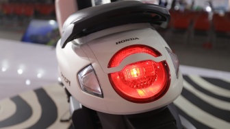 Spesifikasi New Honda Scoopy 2024: Skutik Bergaya Retro dengan Teknologi Modern untuk Pengendara Dinamis