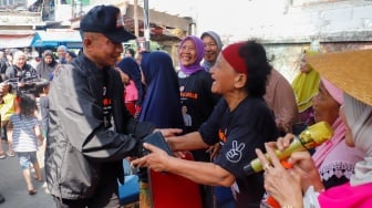 Potret Dharma Pongrekun Blusukan dan Sapa Warga di Pasar Minggu