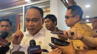 Mahfud MD Sebut Eks Menteri Wajib Diperiksa Kasus Judol Pegawai Komdigi, Budi Arie Bilang 'Jangan Kasih Kendor'