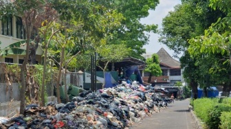 Viral Sampah di Depo Kotabaru Menumpuk Tinggi hingga Meluber ke Jalan, Diperkirakan Capai 30 Ton