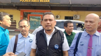 Bawa Bukti CCTV, Tim Hukum Bobby-Surya Resmi Laporkan Insiden Pelemparan Usai Debat Kedua Pilgub Sumut