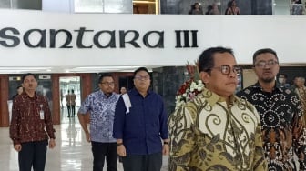 Dari Pegawai hingga Anggota DPR RI Sikap Sempurna Perdana saat Lagu Indonesia Raya Dikumandangkan di Senayan