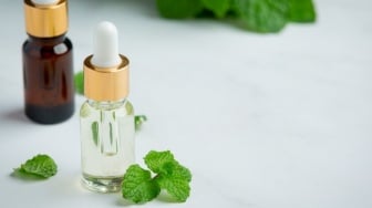 3 Rekomendasi Serum yang Mengandung Tea Tree, Ampuh Hempaskan Jerawat