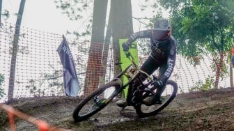 Taklukkan Trek Licin, Andy Prayoga Ungguli Pembalap Kanada di Sesi Seeding Indonesian Downhill 2024