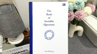 Review Buku The Book of Invisible Questions, Pemikiran Ruwet Diri Manusia