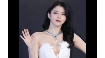 Han So-hee Tampil Memukau dengan Gaun Putih yang Elegan di Acara Boucheron