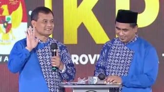 Ahmad Luthi dan Taj Yasin Pamer Batik dan Sepatu Buatan UMKM saat Debat Kedua Pilkada Jawa Tengah