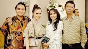 Kaya Raya hingga Punya Chef Pribadi di Rumah Mewahnya, Suami Momo Geisha Anak Siapa?