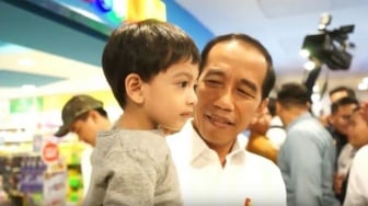 Ijazah SMA Gibran Dipermasalahkan, Jokowi: Nanti Punya Jan Ethes Juga?