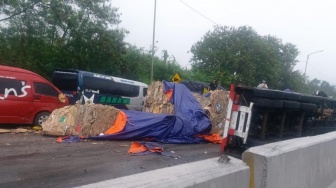 Rekayasa Lalin Pasca Kecelakaan Beruntun Tol Cipularang: Kendaraan Keluar di Cikamuning
