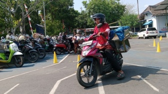 Pedagang Sayur Keliling di Lombok Dapat SIM Gratis