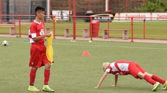 Perjuangan Berat Mees Hilgers di FC Twente: PP 200 Km Tiap Hari