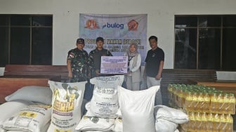 BULOG - Satgas Pengamanan Swasembada Pangan  Garuda Merah Putih Salurkan Bantuan Program Makanan Bergizi di Merauke