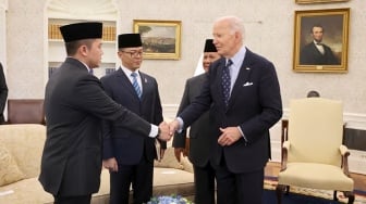 Momen Presiden Prabowo Kenalkan Mayor Teddy ke Joe Biden, Bikin Presiden AS Hormat