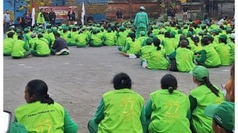 Ratusan Petugas Kebersihan Sampai Tukang Suwun di Denpasar Diberi Rompi Khusus Pilkada