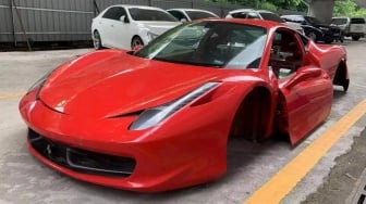 Bodi Ferrari 458 Dijual 400 Jutaan: Cuma Butuh Mesin dan Sasis Kampakan, Cocok untuk Bikin Mobil Sport KW