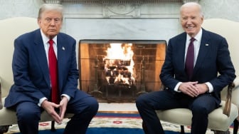 Momen Pertemuan Donald Trump dan Joe Biden di Gedung Putih