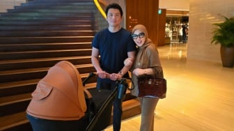 Tas Syahrini yang Dicantolkan di Stroller Bayi Jadi Omongan, Harganya Ternyata Segini