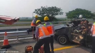 Sopir Mengantuk, Pikap Remuk Tabrak Kendaraan Lain di Tol Jombang-Mojokerto