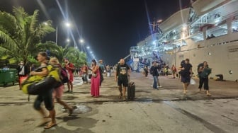 Gagal Terbang dari Bandara Komodo, Wisatawan yang Terjebak Pilih Berdesakan di Kapal Pelni